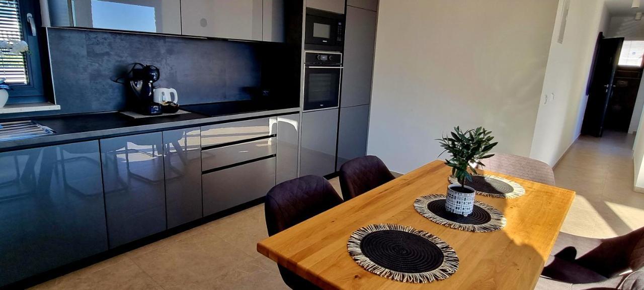Dinary Apartman Vir Bagian luar foto